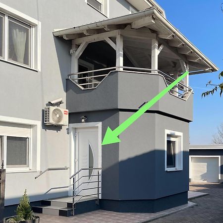 4 Stars Rooms Near Airport Scitarjevo Kültér fotó